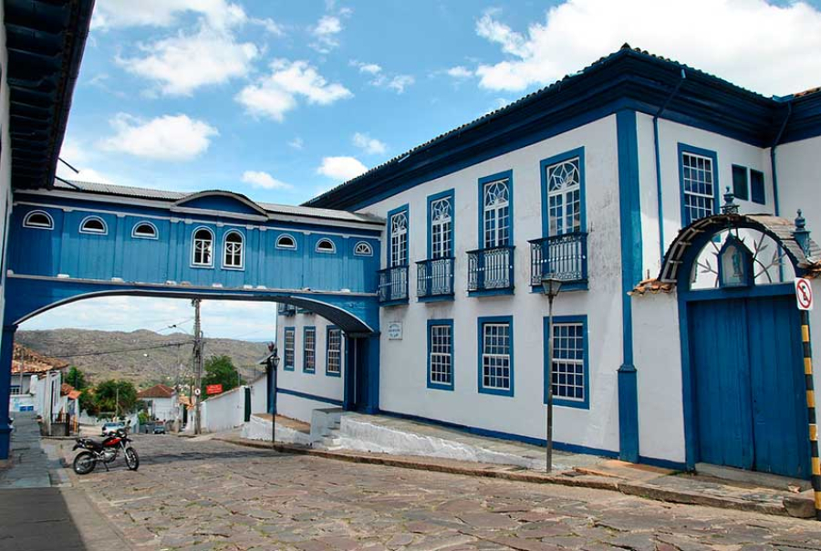 Diamantina corre risco de perder título de Patrimônio Mundial por obra de asfaltamento